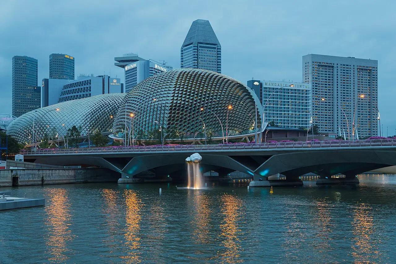 The spiky Esplanade domes sit beside the water and city buildings.