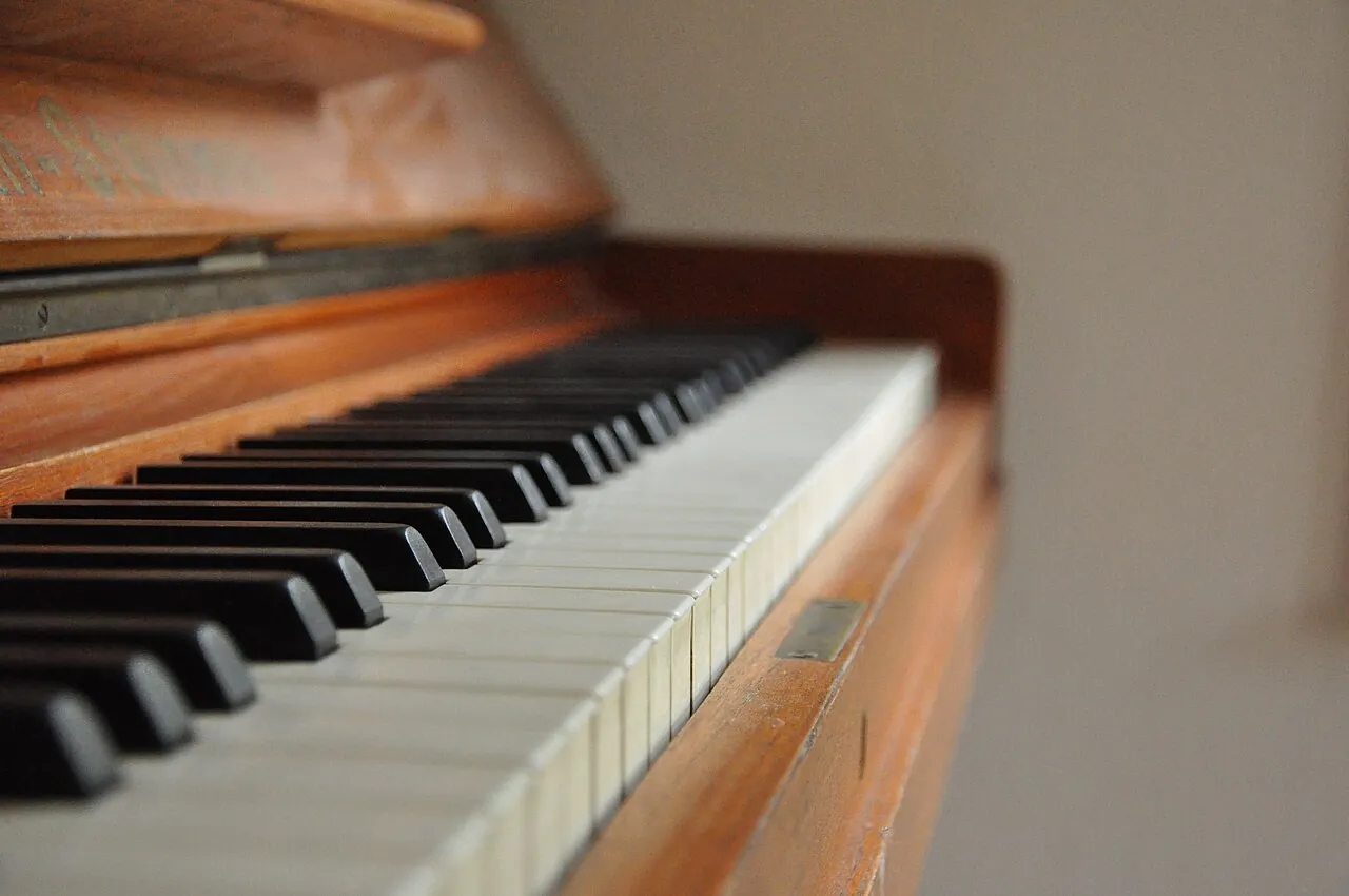 Black and white piano keys are shown close up.