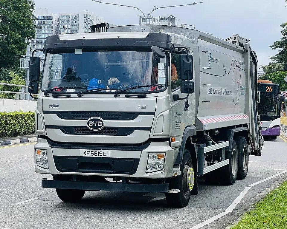 Refuse truck — Photographed in Singapore